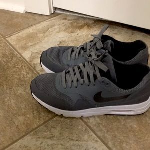 Nike air women’s size 7 tennis shoes